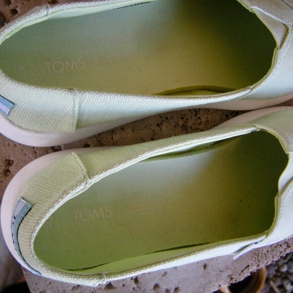 Tom's size 11 Alpargata flats light green - Picture 6 of 7